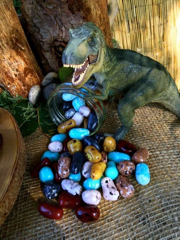 Rock candy dino eggs | CatchMyParty.com