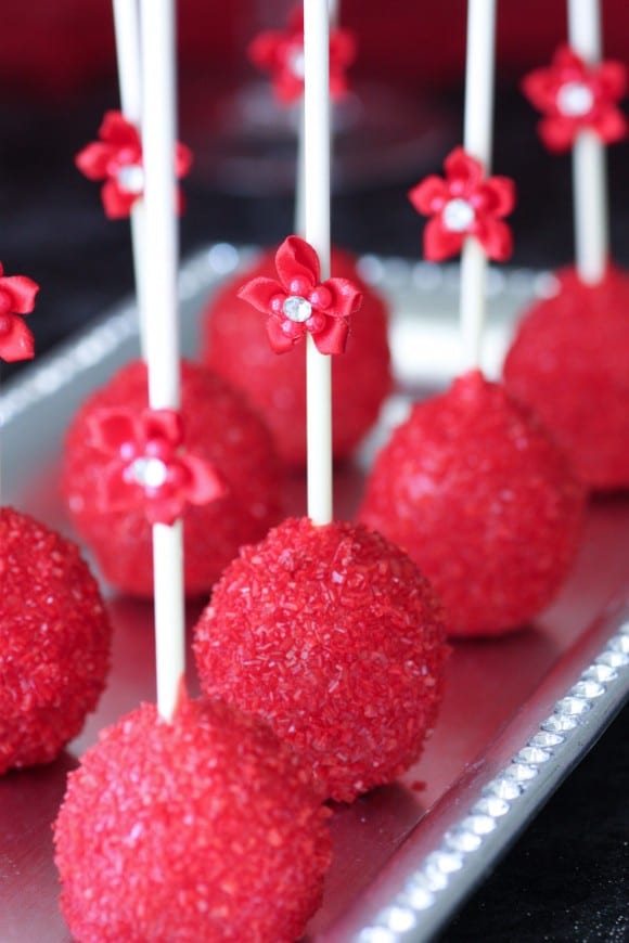 Red velvet cake pops Fifty Shades of Grey | CatchMyParty.com