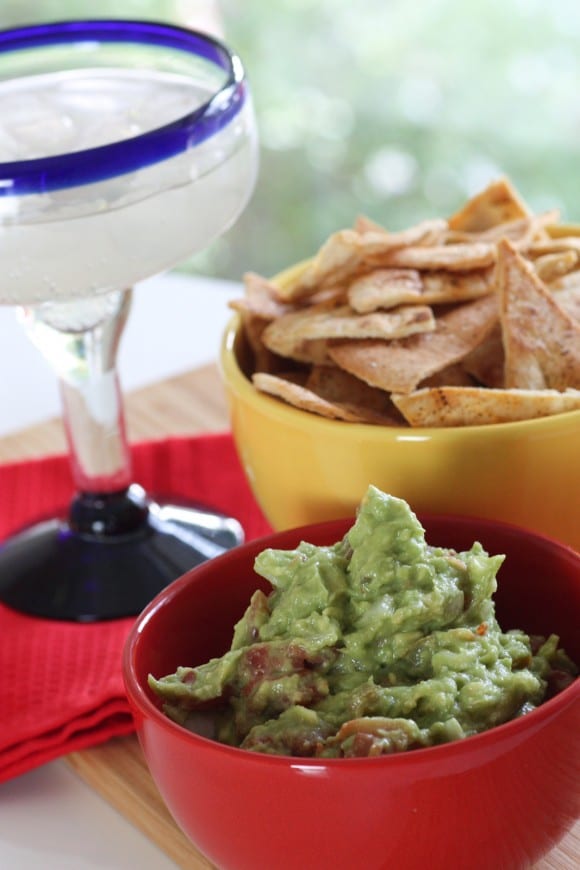 Garlic chili pita chips recipe with guacamole | CatchMyParty.com