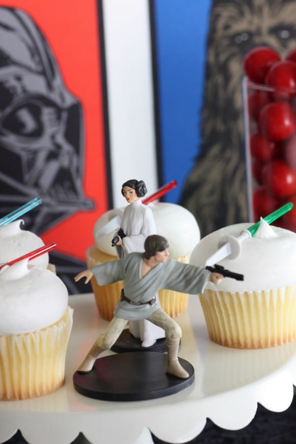 How to throw an easy Star Wars party + free Star Wars party printables | CatchMyParty.com