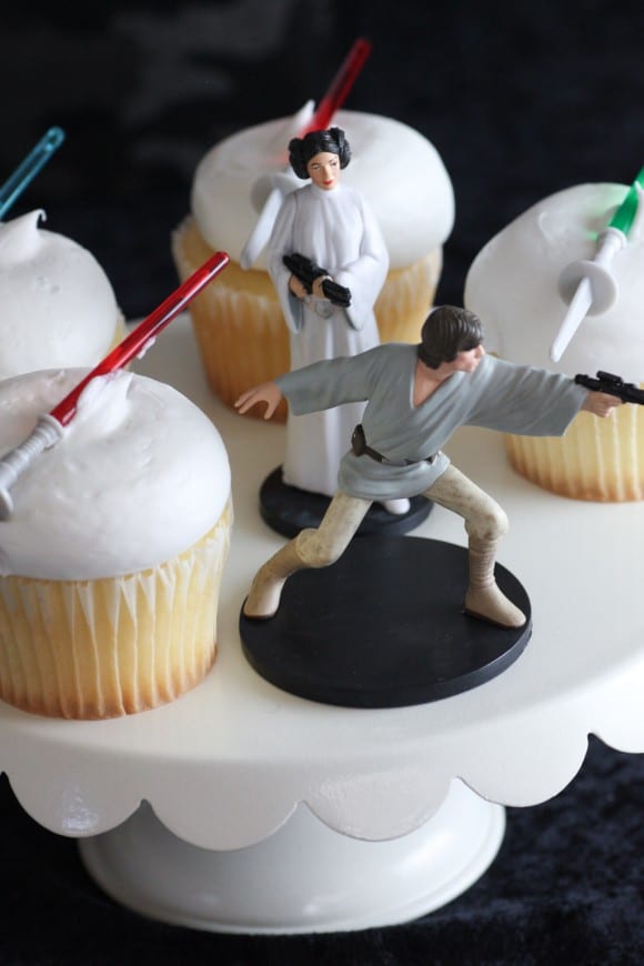 Star Wars decorated cupcakes | CatchMyParty.com