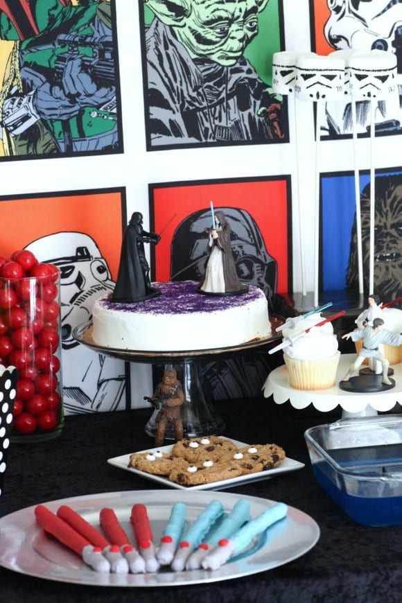 How to throw an easy Star Wars party + free Star Wars party printables | CatchMyParty.com