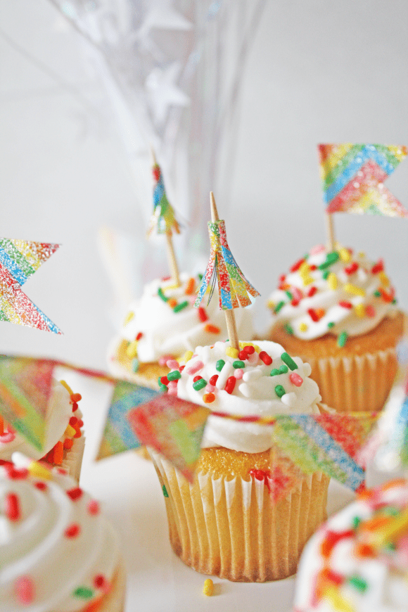 Duct Tape Cupcake Toppers DIY | CatchMyParty.com
