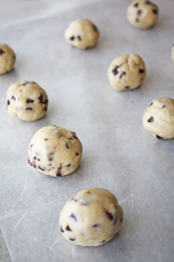  Easy Halloween Cookie Dough Mummies - Cookie dough balls 