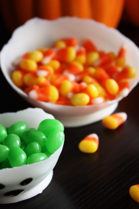 White Chocolate Ghost Bowl for Halloween | CatchMyParty.com