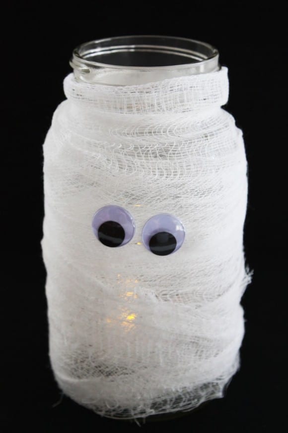 Halloween Mummy Mason Jar DIY | CatchMyParty.com