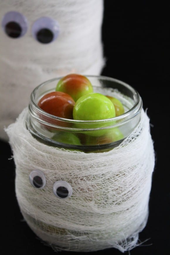 Halloween Mummy Mason Jar DIY | CatchMyParty.com