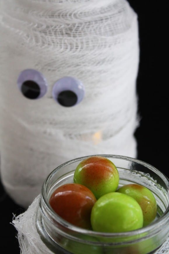 Halloween Mummy Mason Jar DIY | CatchMyParty.com