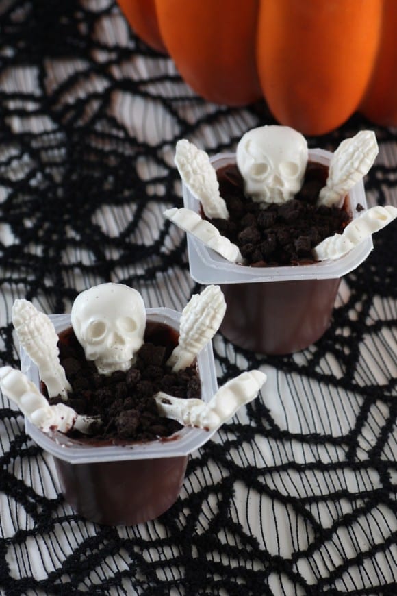 Easy Halloween Skeleton Pudding Cups | CatchMyParty.com
