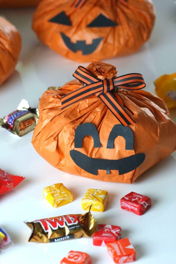 tissue-paper-pumkin-treat-bag-craft2