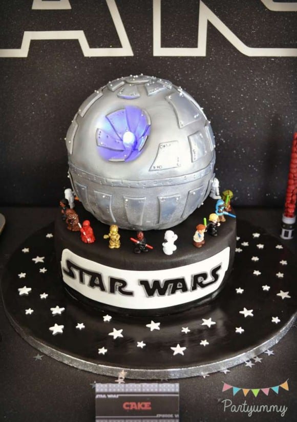 Star Wars Cake | CatchMyParty.com