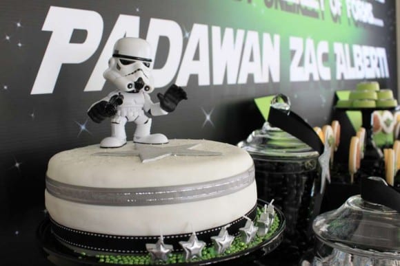 Star Wars Party Cake | CatchMyParty.com
