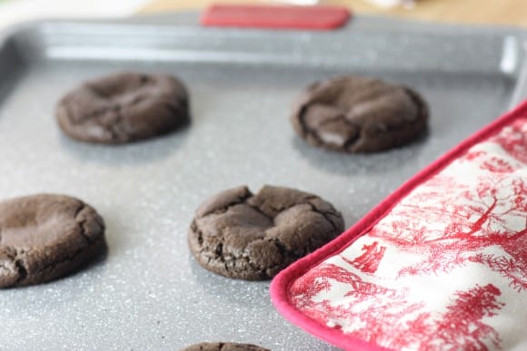 easy-caramel-chocolate-crinkle-cookie-recipe-97