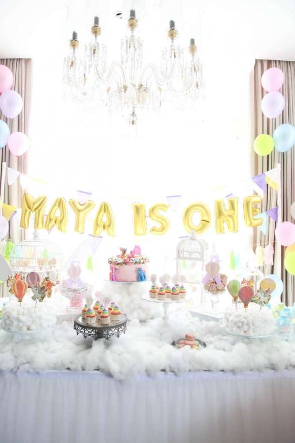 10 Most Popular Girl 1st Birthday Themes & Ideas - Hot Air Balloon Party| CatchMyParty.com