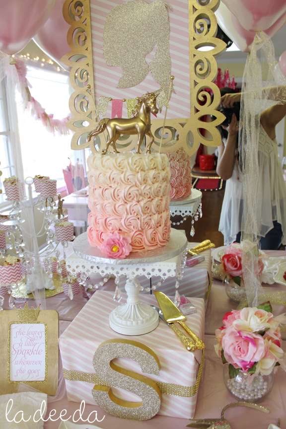 Gold and pink unicorn party | CatchMyParty.com