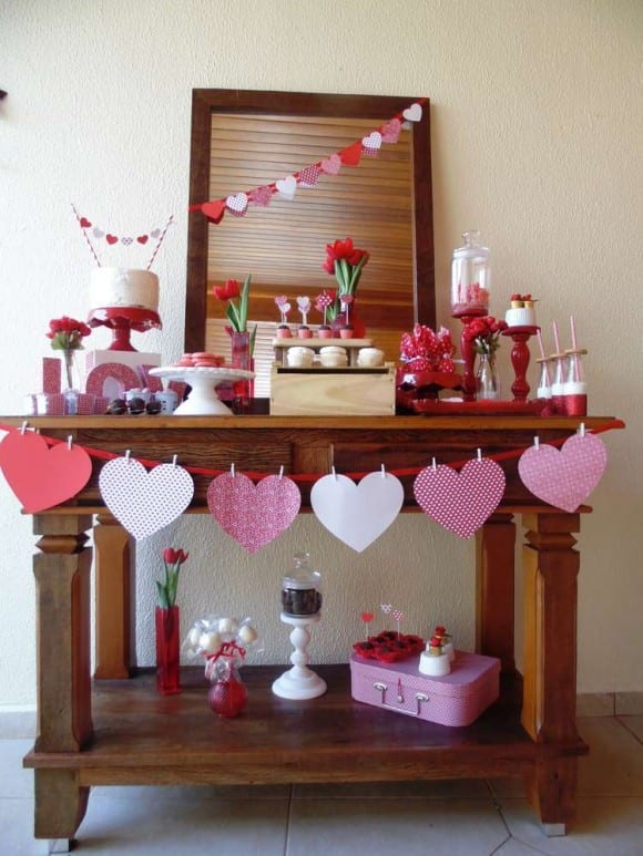Easy Paper Heart Banner for Valentine's Day | CatchMyParty.com