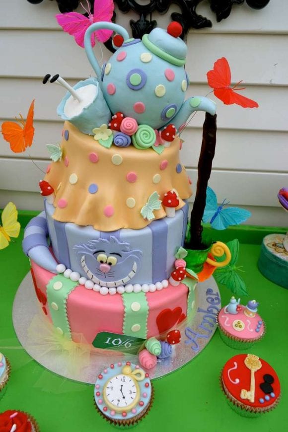 Alice in Wonderland Cake | Catchmyparty.com