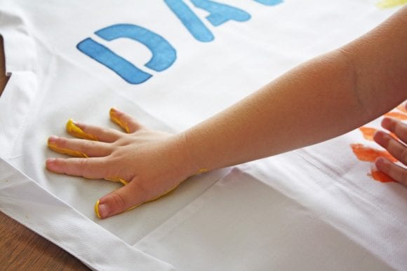DIY Apron for Father's Day | Catchmyparty.com