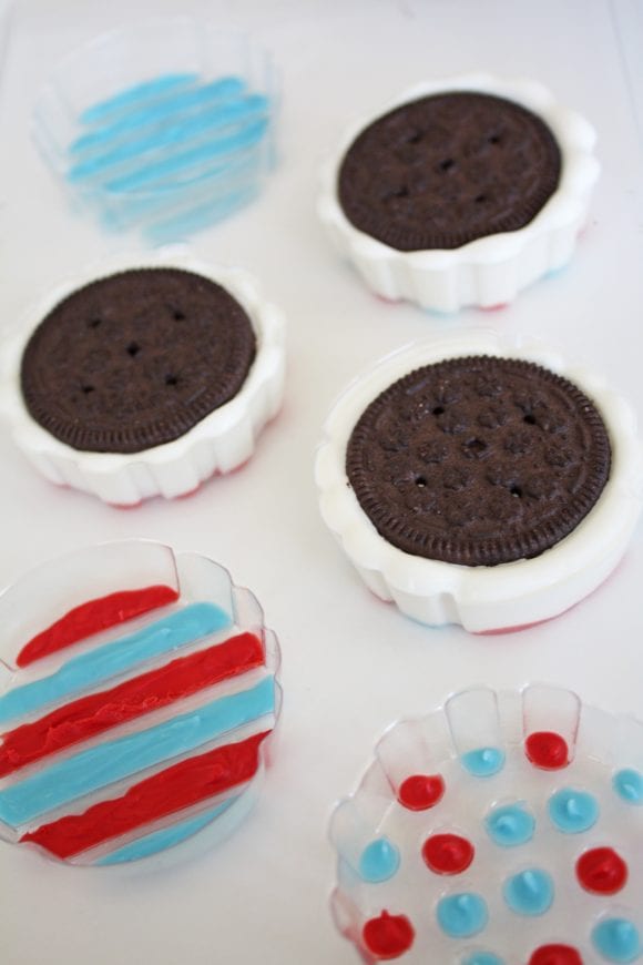 Making July 4th Chocolate Oreos | CatchMyParty.com