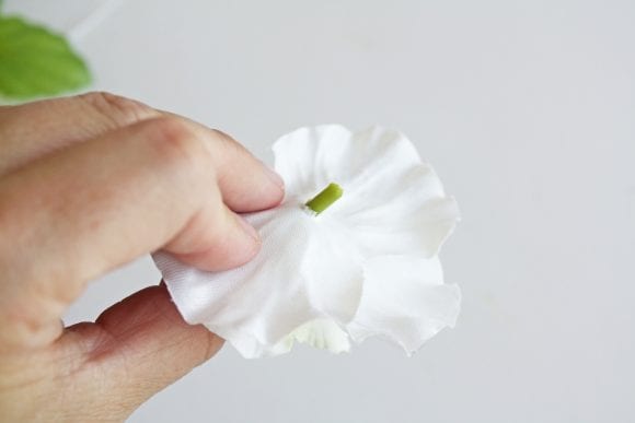 Base of a plastic flower | CatchMyParty.com