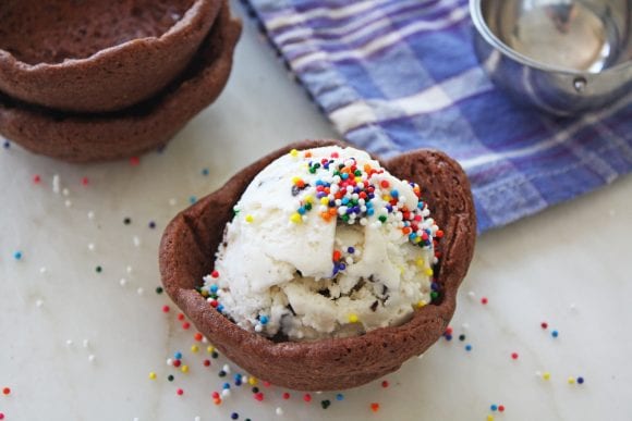 Scooped Ice Cream to the cookie bowl | CatchMyParty.com