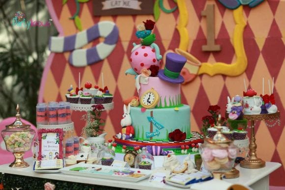 Alice in Wonderland tea party birthday | CatchMyParty.com