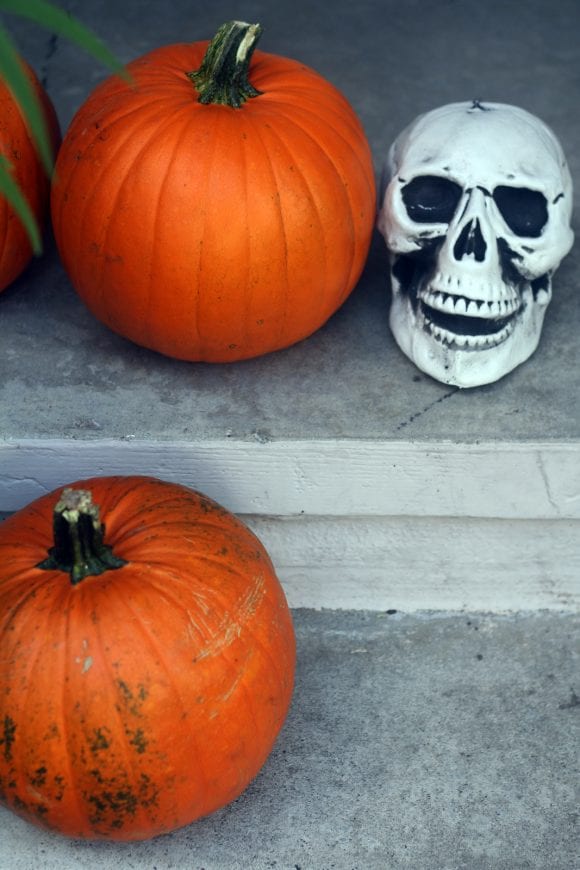 The Easiest Scariest Halloween Decorations | CatchMyParty.com
