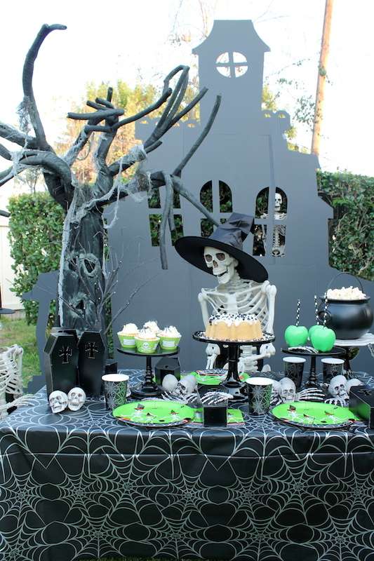 Skeleton Halloween Party