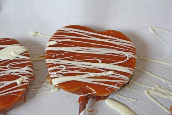 Apples drizzled with melted chocolates | CatchMyParty.com