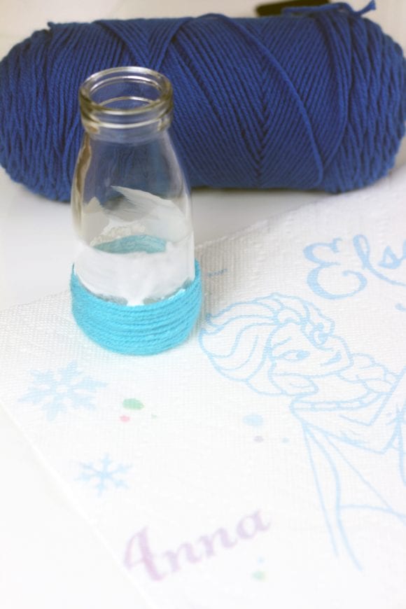 disney-frozen-yarn-wrapped-bottles-centerpiece-14a