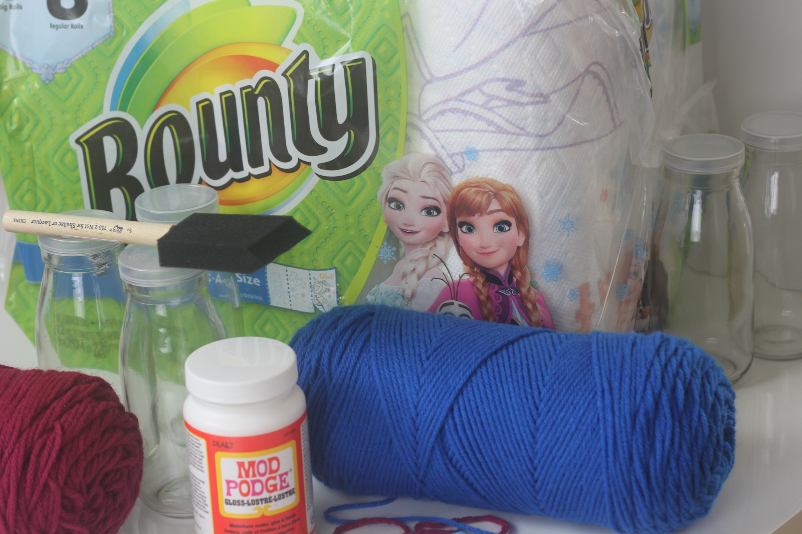 disneyfrozenyarnwrappedbottlescenterpiece6 The Catch My Party