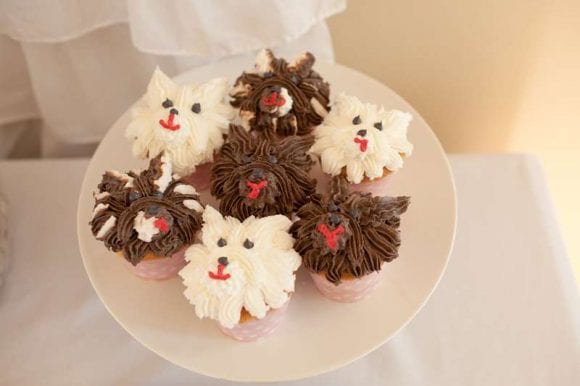 Puppy cupcakes | CatchMyParty.com