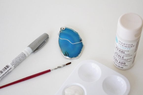 Moana Necklace - Drawing a wavy line using a silver paint | CatchMyParty.com