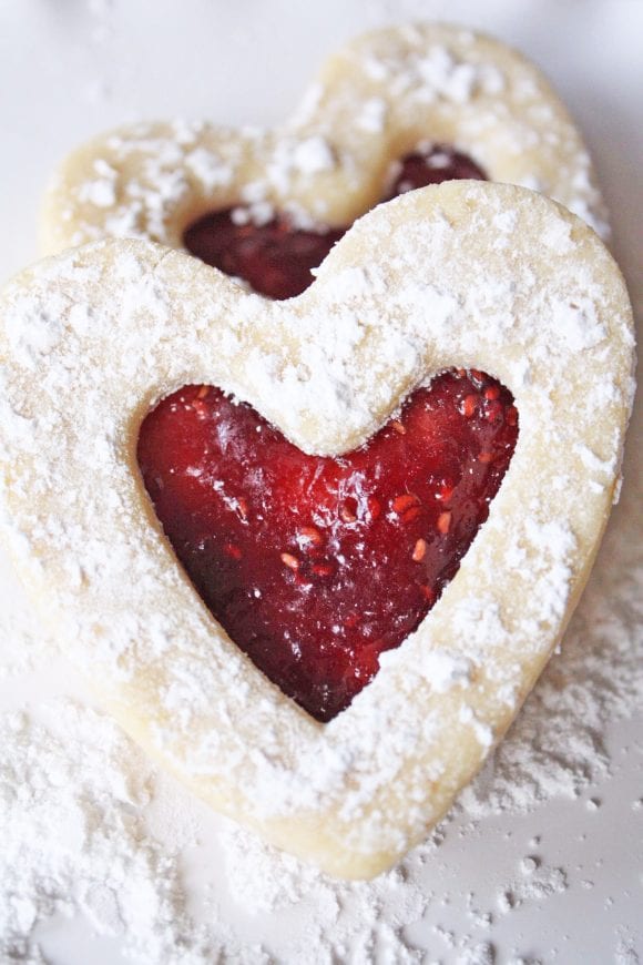 Linzer cookie with powdered sugar | Catchmyparty.com