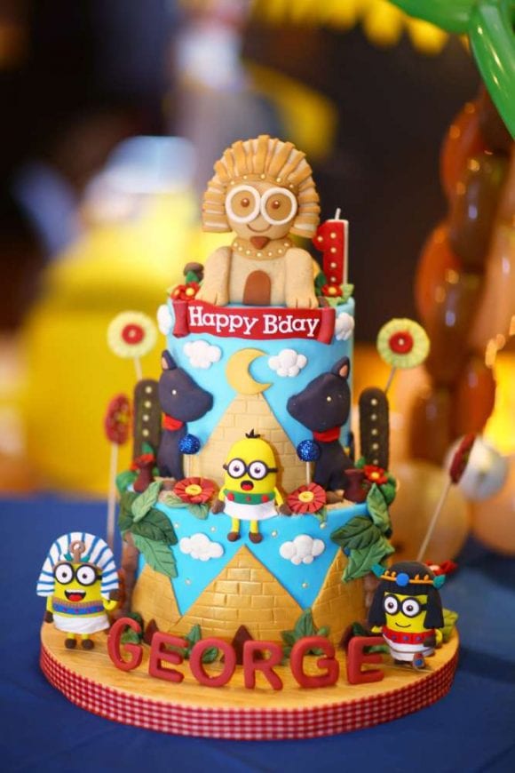 Minions Birthday Cake | CatchMyParty.com