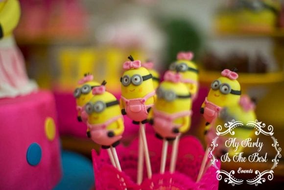 Minions Cake Pops | CatchMyParty.com