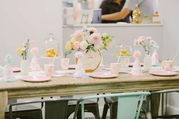 Donuts table settings | CatchMyParty.com