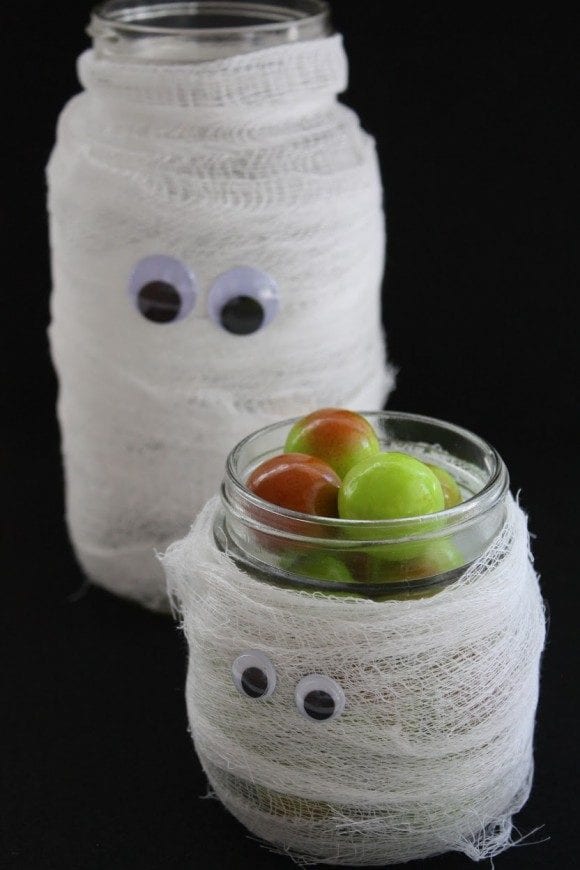 Halloween Mummy Mason Jar DIY | CatchMyParty.com