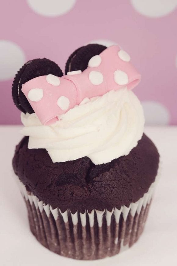 Minnie Mouse Cupcakes with pink polka dot bows