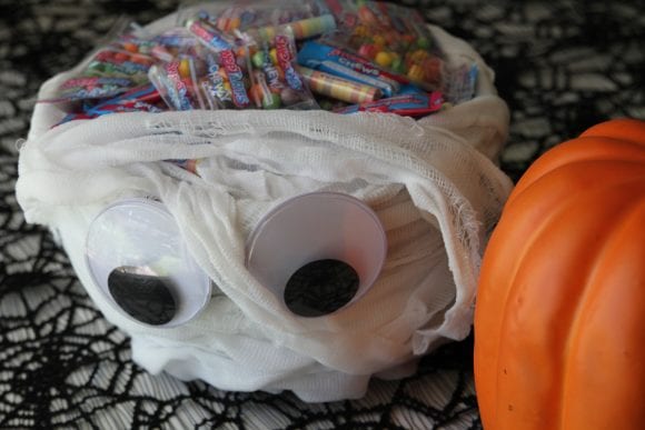 Easy Mummy Halloween Candy Bowl | CatchMyParty.com