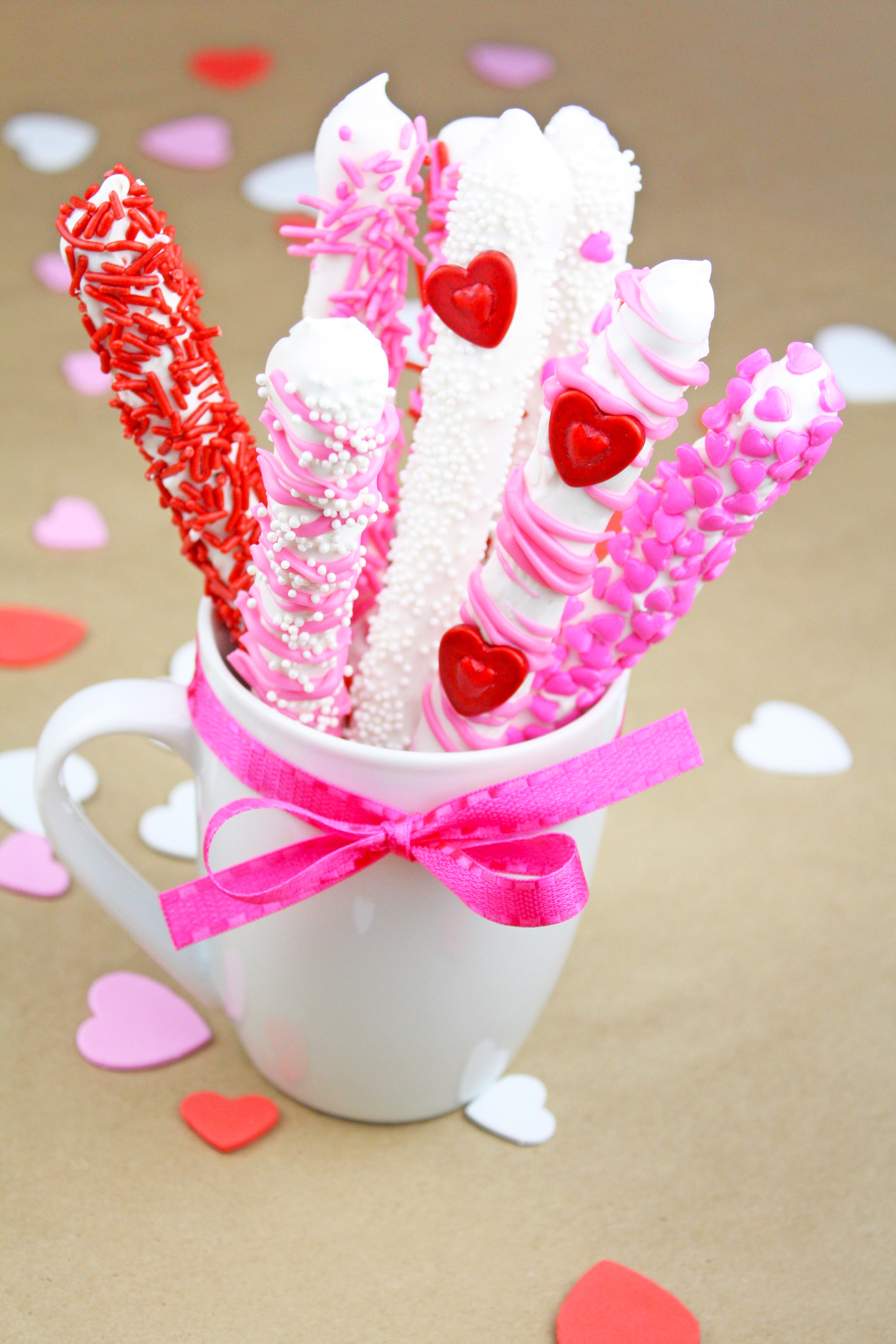 Valentine's Day Chocolate Covered Pretzels DIY | Catch My Party