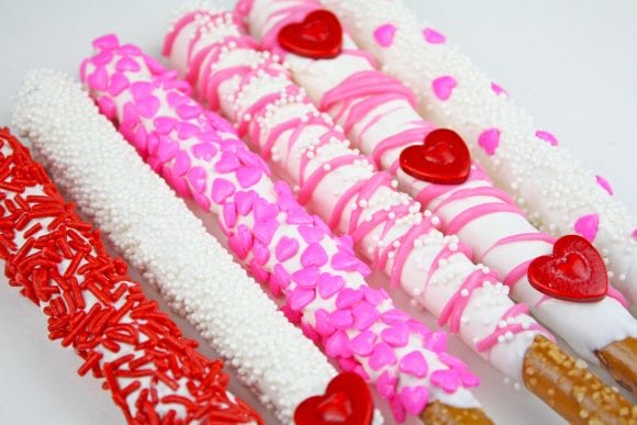 Different Valentine's Day Chocolate Covered Pretzels DIY designs | CatchMyParty.com