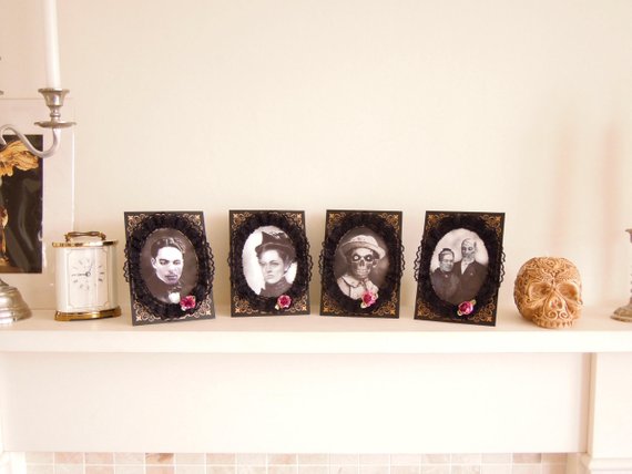Scary Halloween decoration supplies - Holographic Portraits | CatchMyParty.com