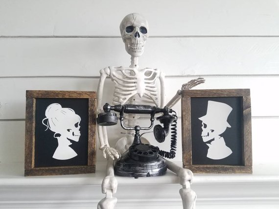 Scary Halloween decoration supplies - Skeletons | CatchMyParty.com