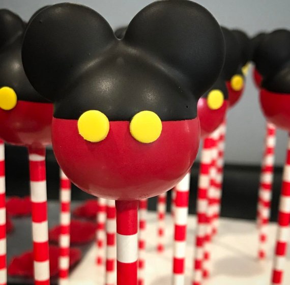 Mickey Mouse party supplies - Cake Pops | CatchMyParty.com