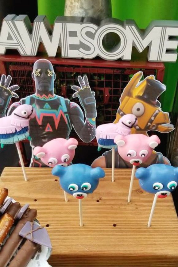 Fortnite Cake Pops | CatchMyParty.com