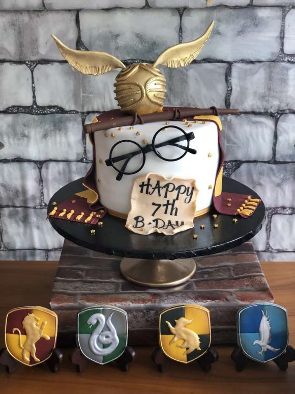 Harry Potter Birthday Party - Gold snitch topped cake | CatchMyParty.com