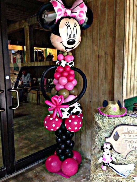 Minnie Mouse balloon