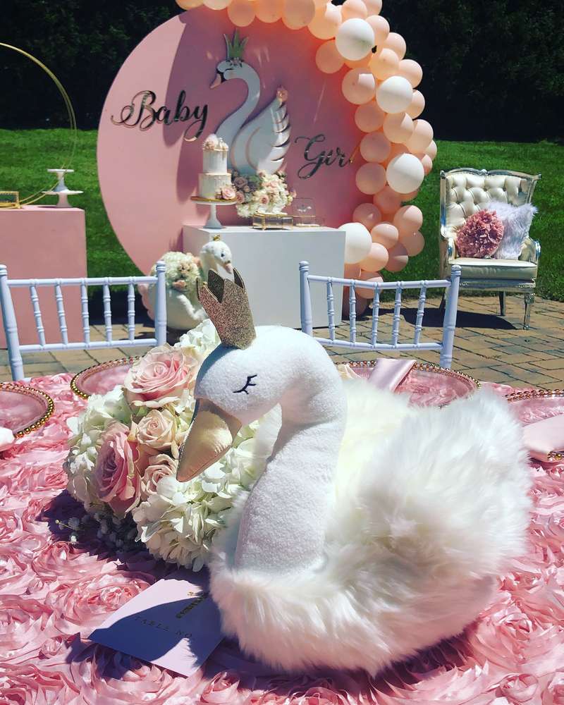 Princess Swan Centerpiece