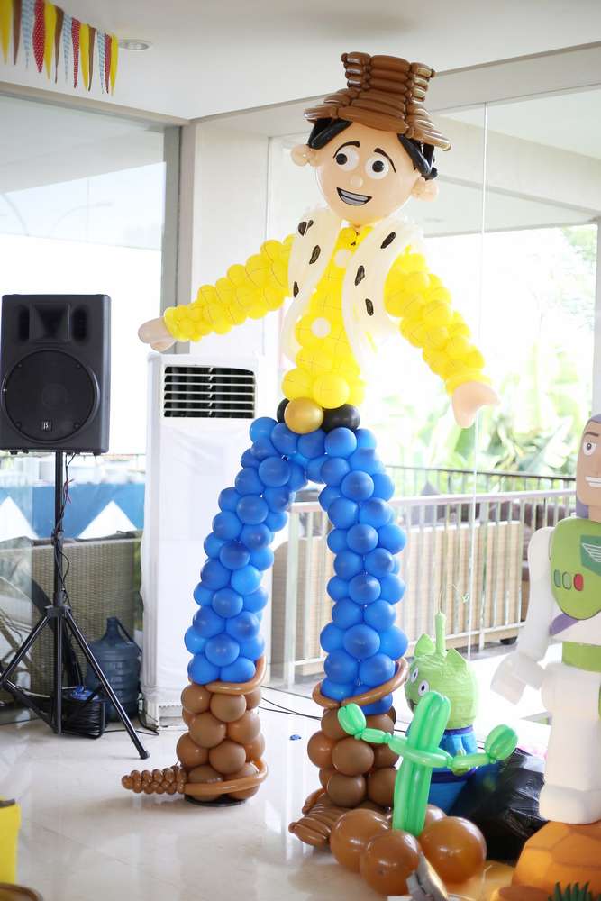 Woody Balloon Decoration